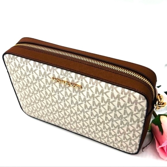 Michael Kors Large EW Crossbody Bag & Large Double Zip Wallet Vanilla - Picture 6 of 13